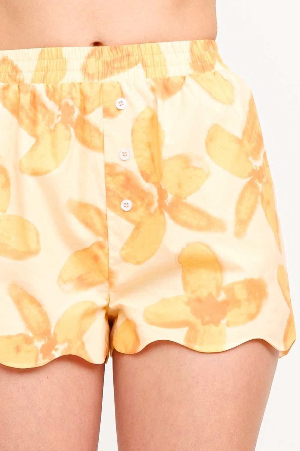 Kalila Floral Scalloped Hem Shorts