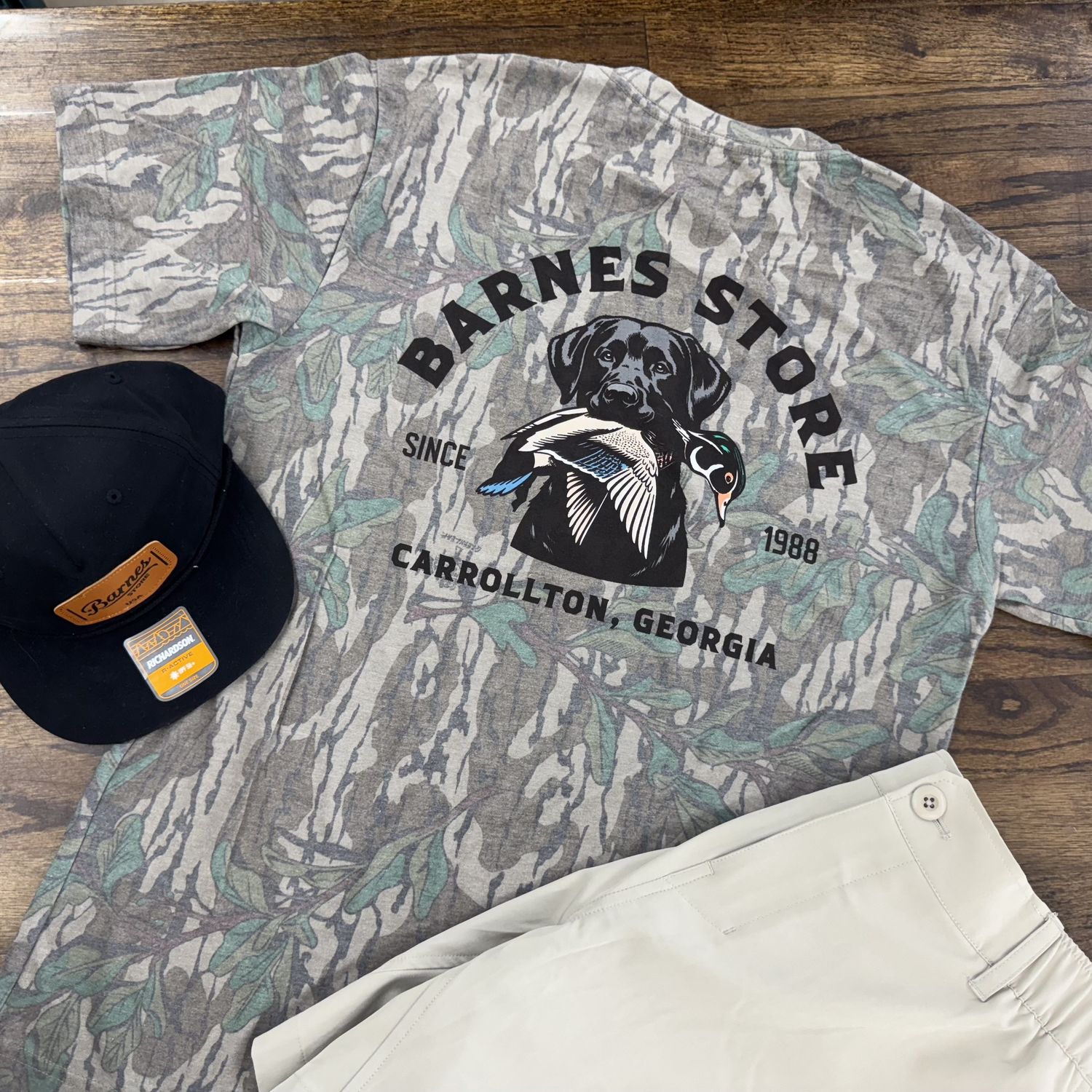 Mossy Oak Black Lab &amp; Woodie SS T-Shirt, Color: Greenleaf, Size: SML