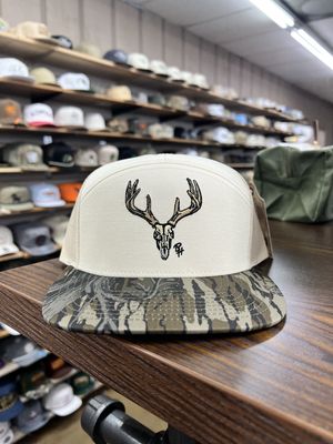 Deer Skull &amp; Panel Hat - Mossy Oak Treestand