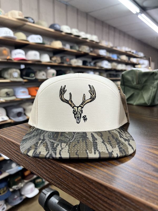 Deer Skull &amp; Panel Hat - Mossy Oak Treestand