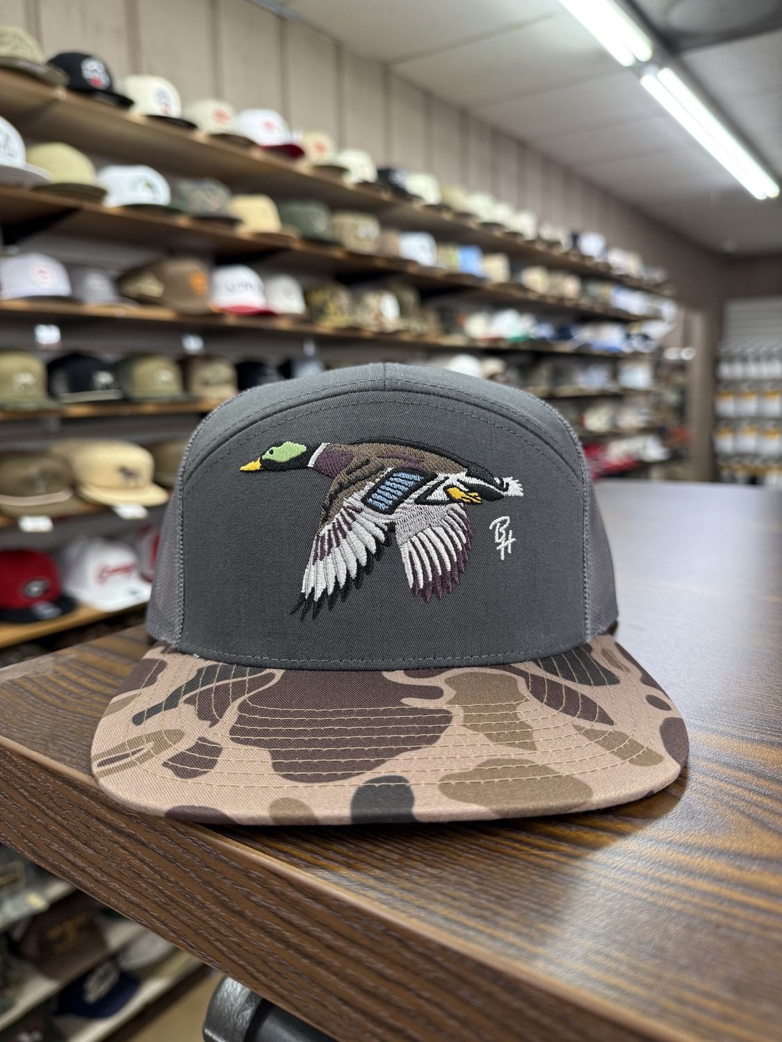 Flying Mallard 7-Panel Hat - Charcoal/Bark Duck Camo