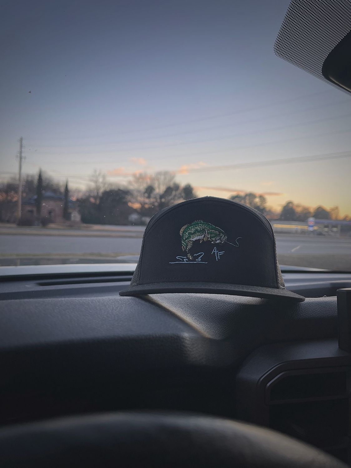 Largemouth- 7 Panel Black