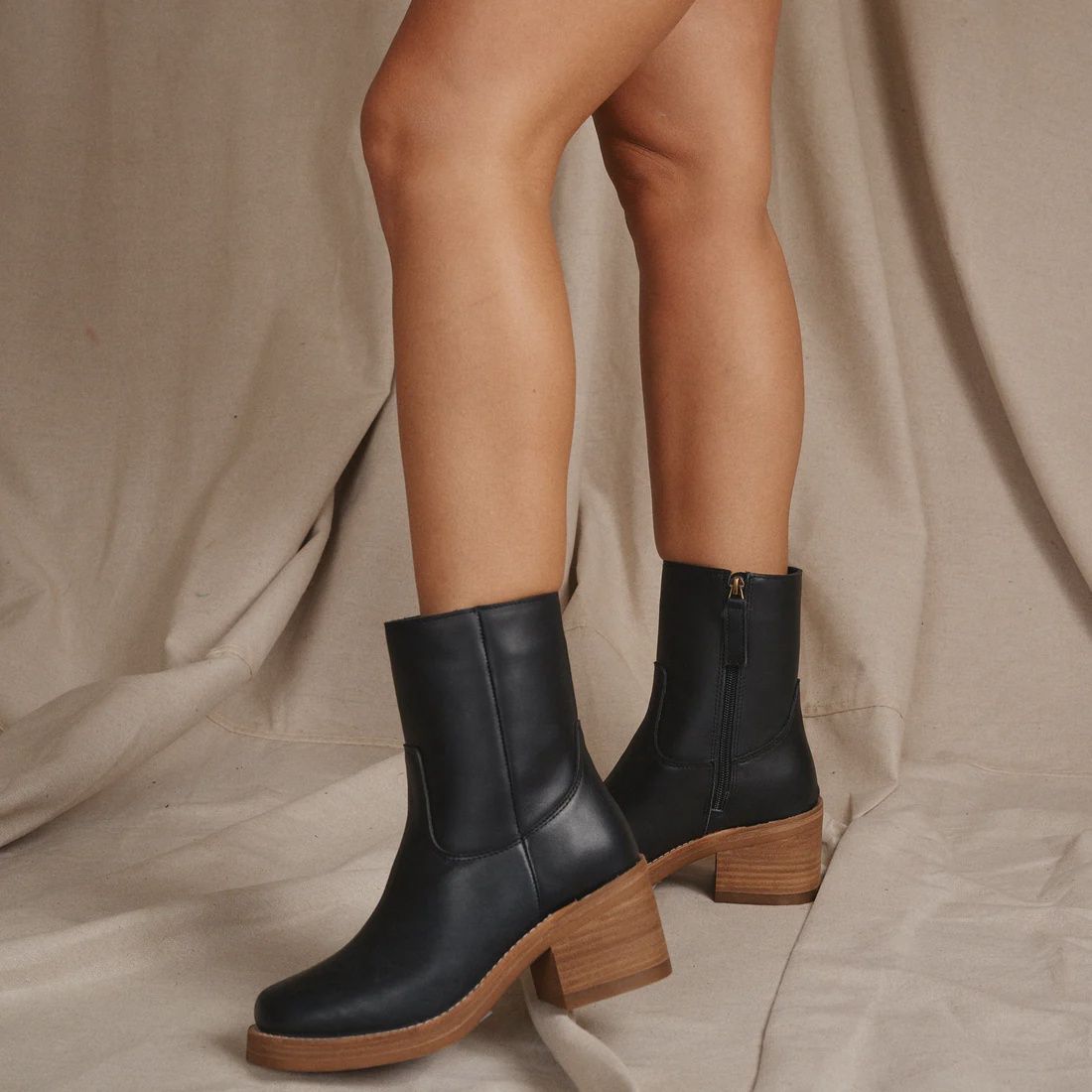 Women's Roxy Leather Boot, Color: Black, Size: 6