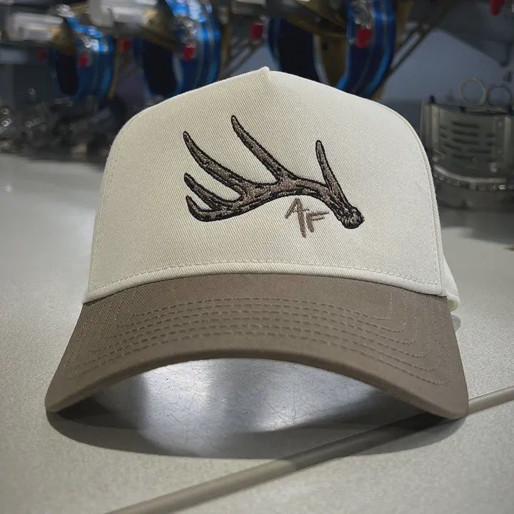 The antler Hat - Walnut/Cream
