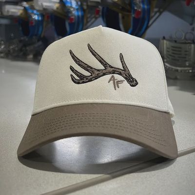 The antler Hat - Walnut/Cream
