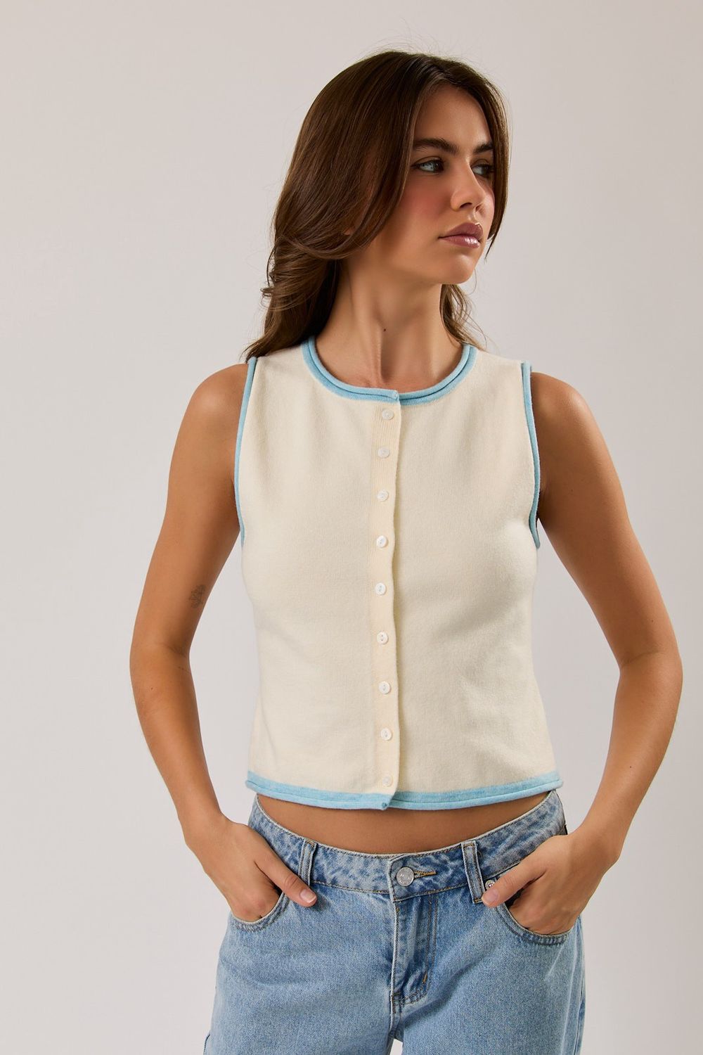 Contrast Edge Sleeveless Knit Top W/ Buttons - Cream/ Light Blue