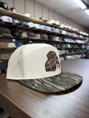 Chocolate Lab &amp; Mallard 7 Panel Hat - Off White/Bottomland
