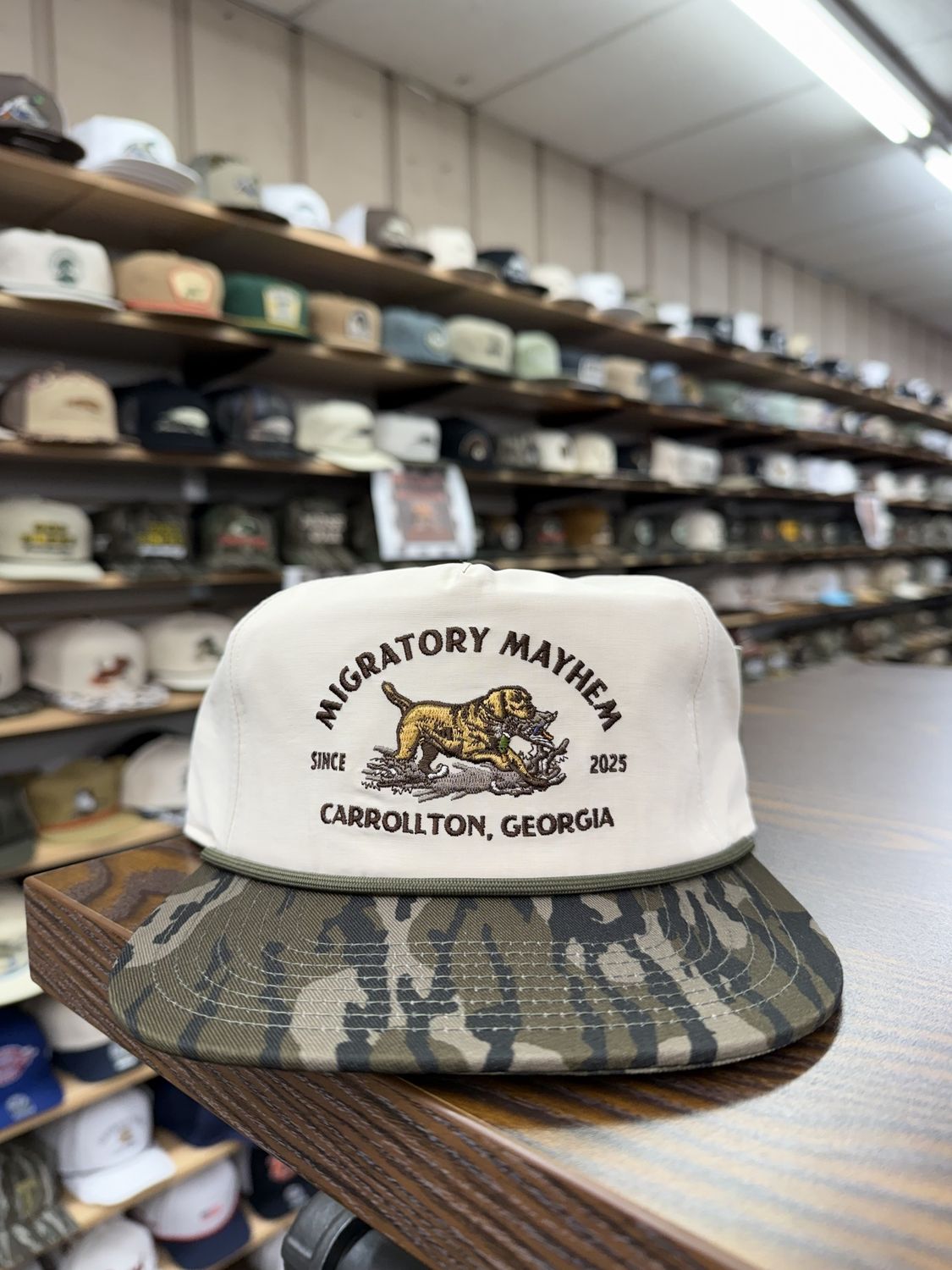 Yellow Lab &amp; Mallard Rope Hat - Mossy Oak Bottomland