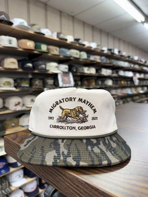 Yellow Lab &amp; Mallard Rope Hat - Mossy Oak Bottomland