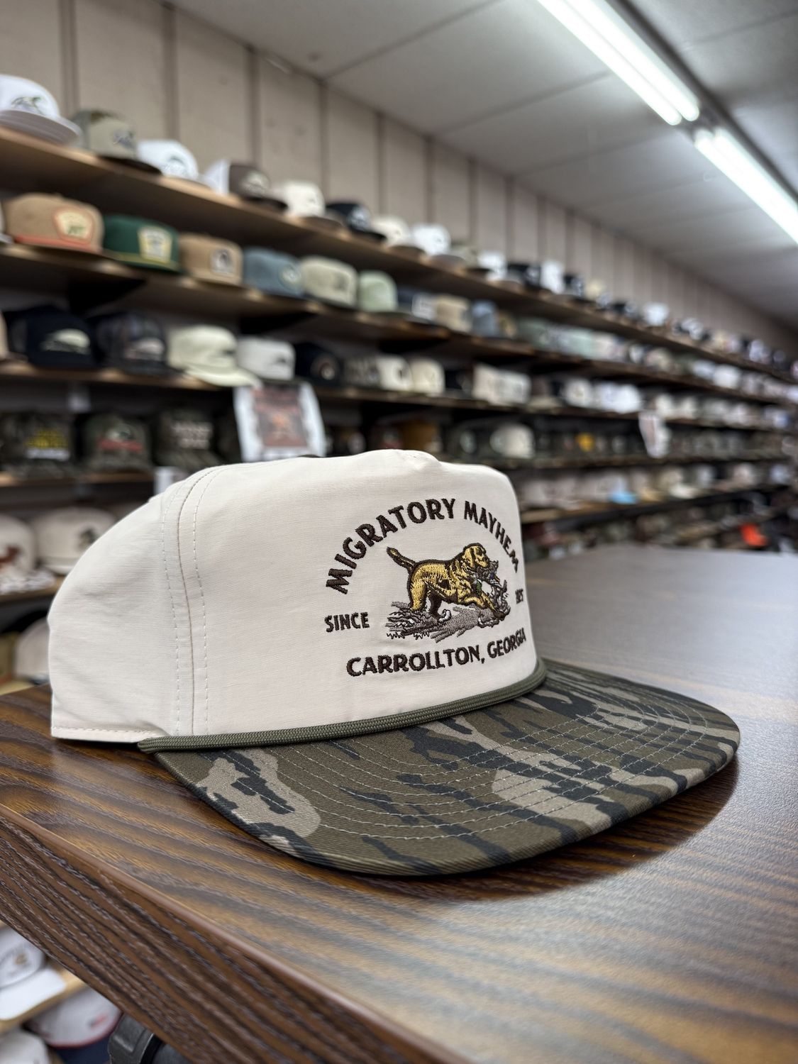 Yellow Lab &amp; Mallard Rope Hat - Mossy Oak Bottomland