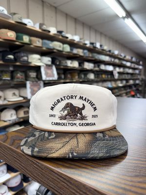 Chocolate Lab &amp; Mallard Rope Hat - Mossy Oak Fall Foilage