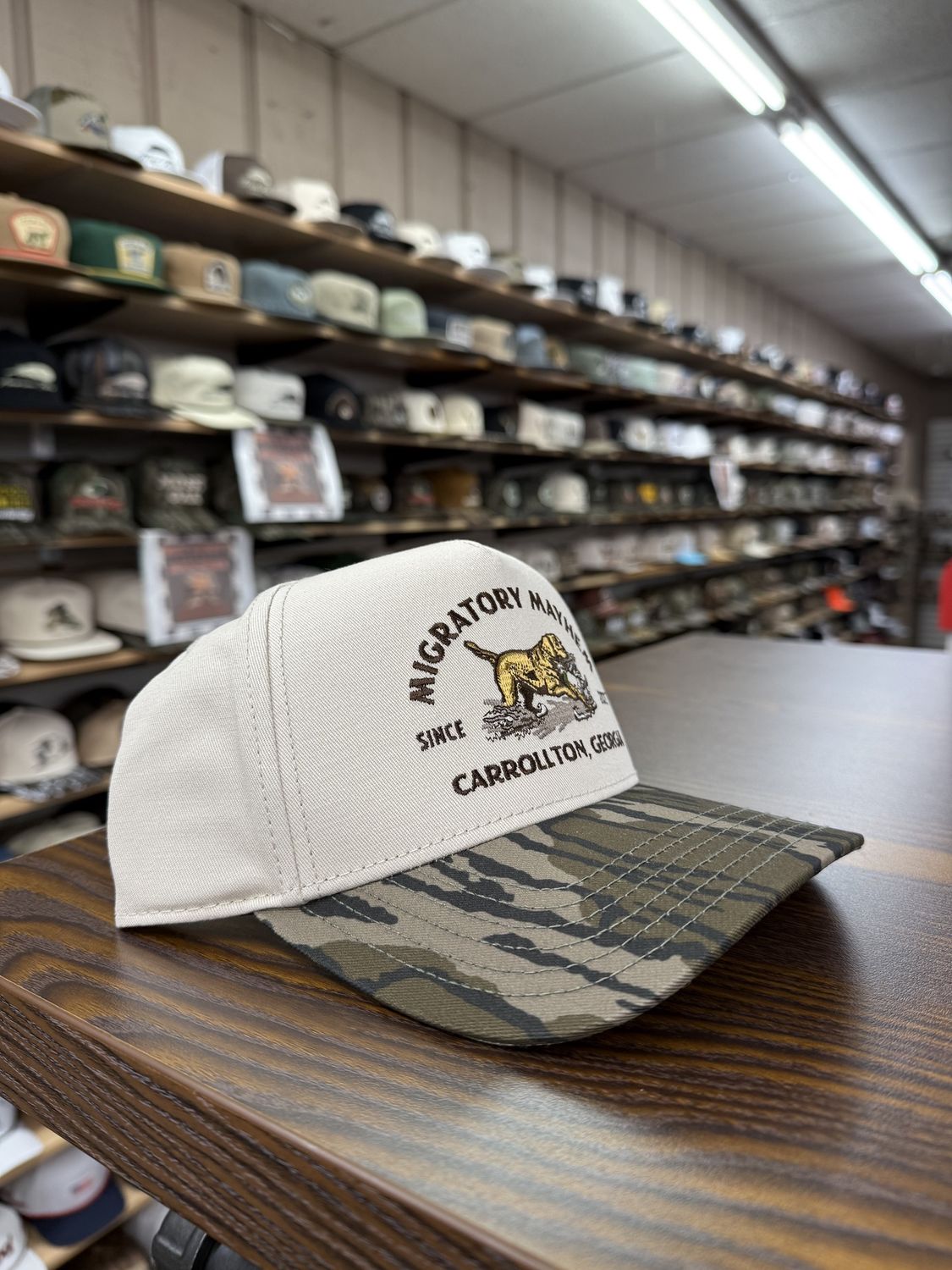 Yellow Lab &amp; Mallard Pioneer Hat - Mossy Oak Bottomland