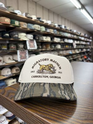 Yellow Lab &amp; Mallard Pioneer Hat - Mossy Oak Bottomland