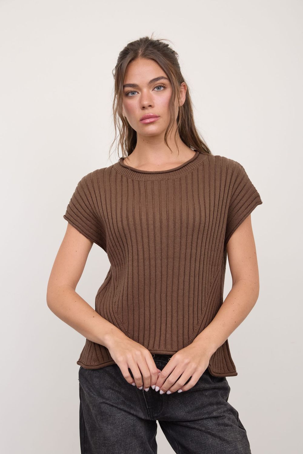 Rolled Trim Ribbed Short Sleeve Pullover - Brown