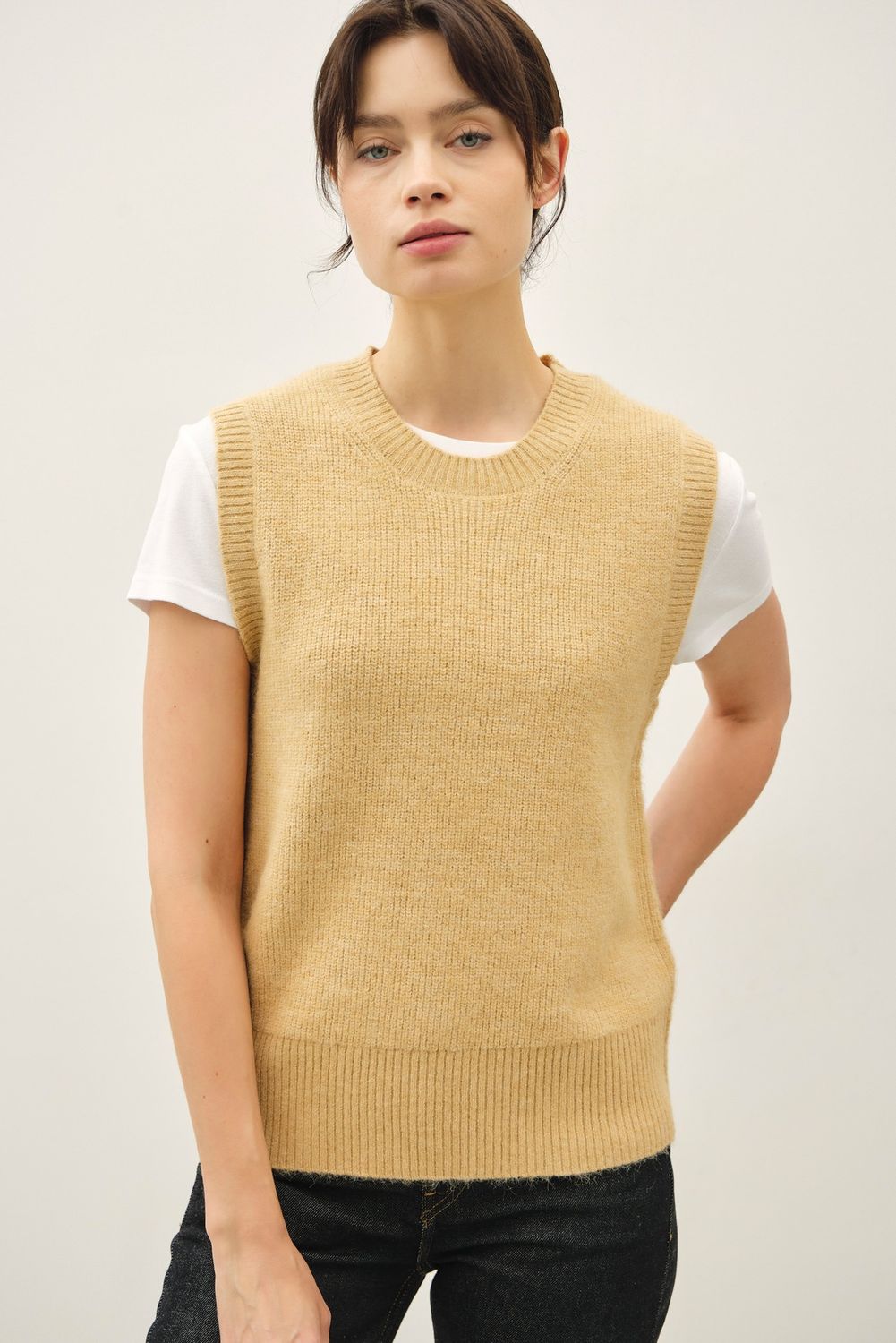 The Classic Comfort Sweater Vest - Light Camel