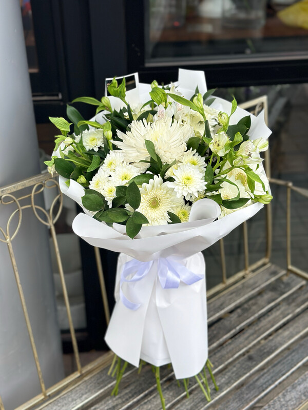 זר פרחים אתי