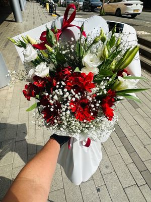 זר למהממת שושן אדום