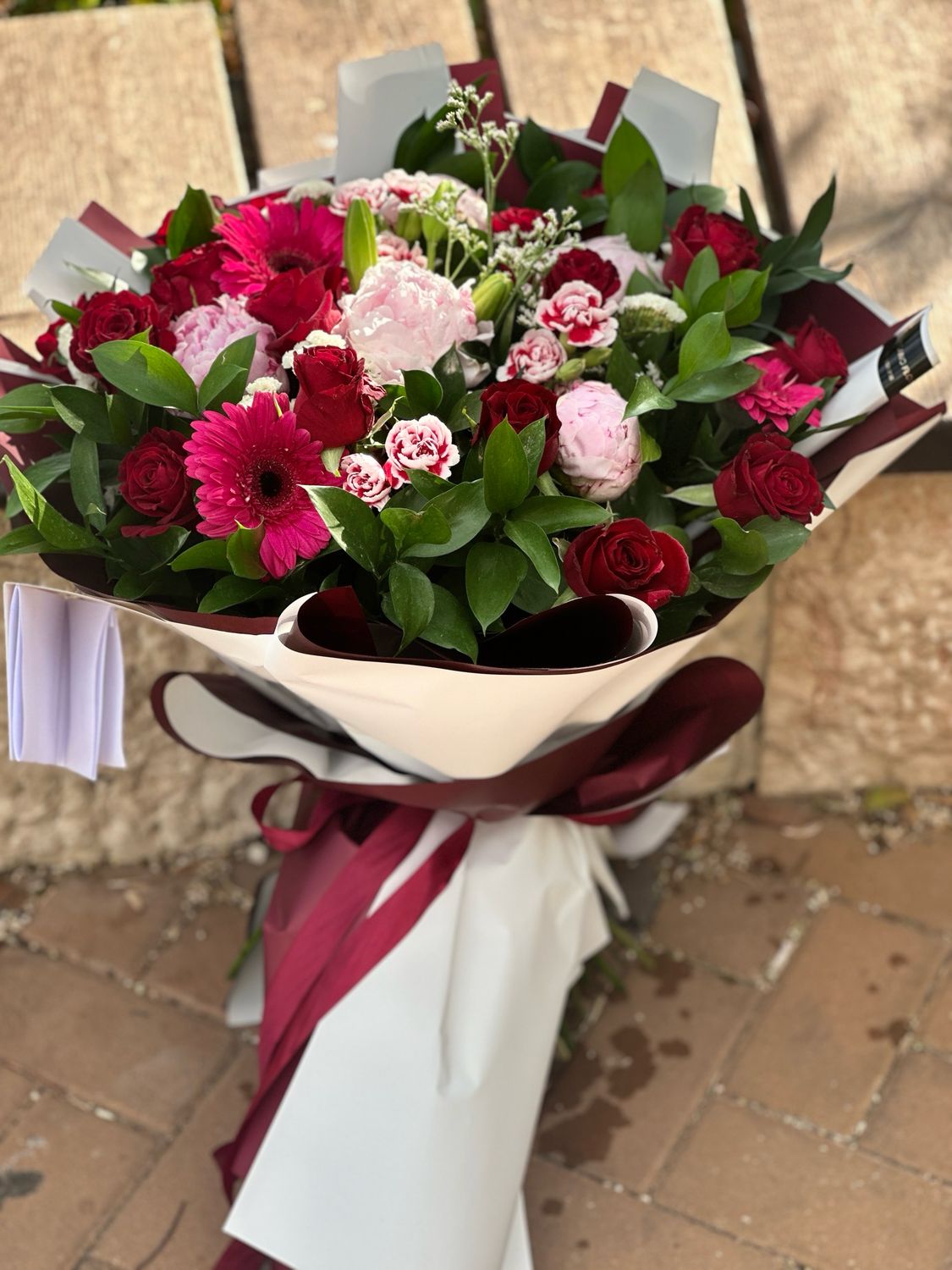 זר ורדים ופיונים 17/21/5