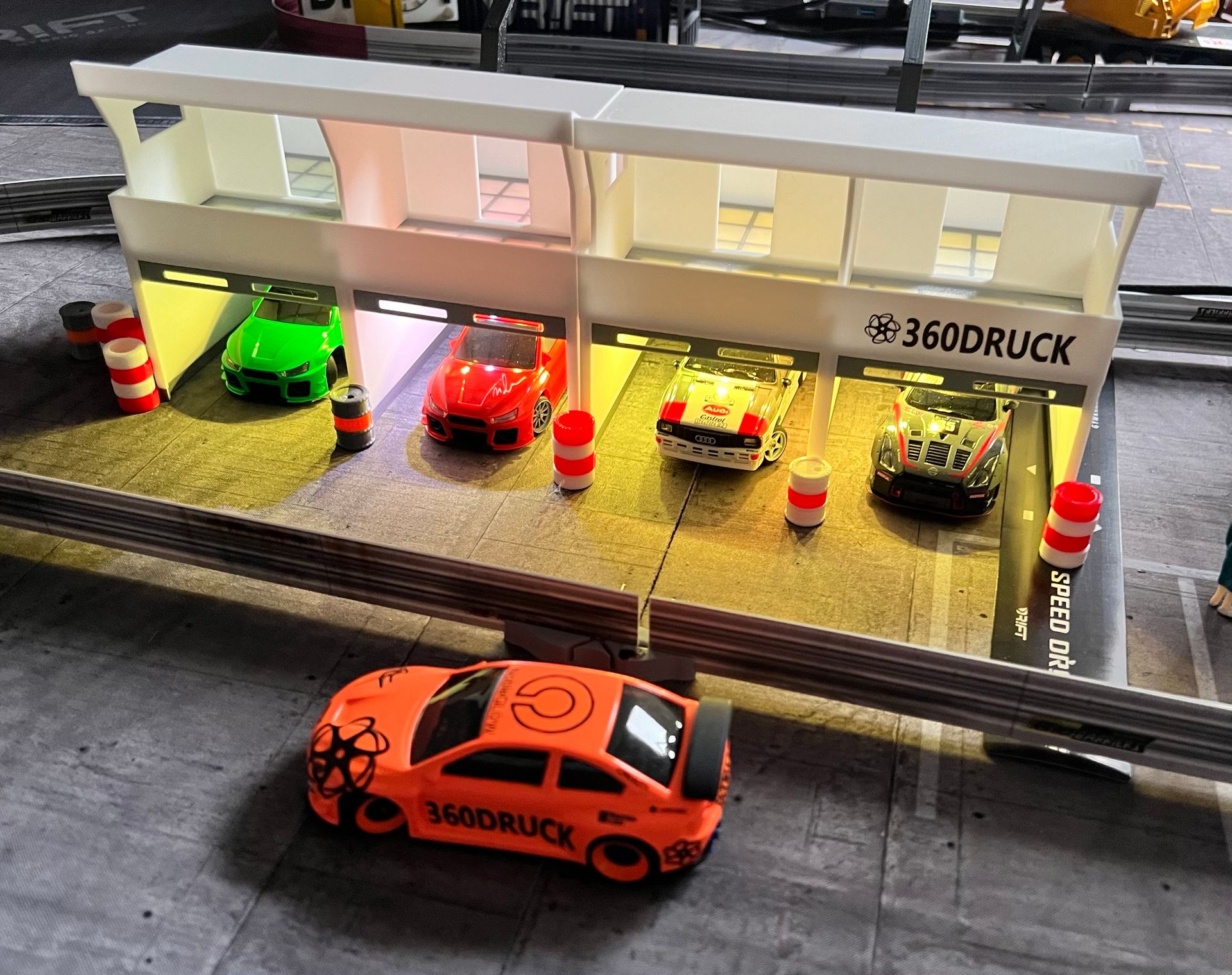 Zubehör Boxengasse Garage kompatibel mit Drift Dr!ft Sturmkind 1:43 
