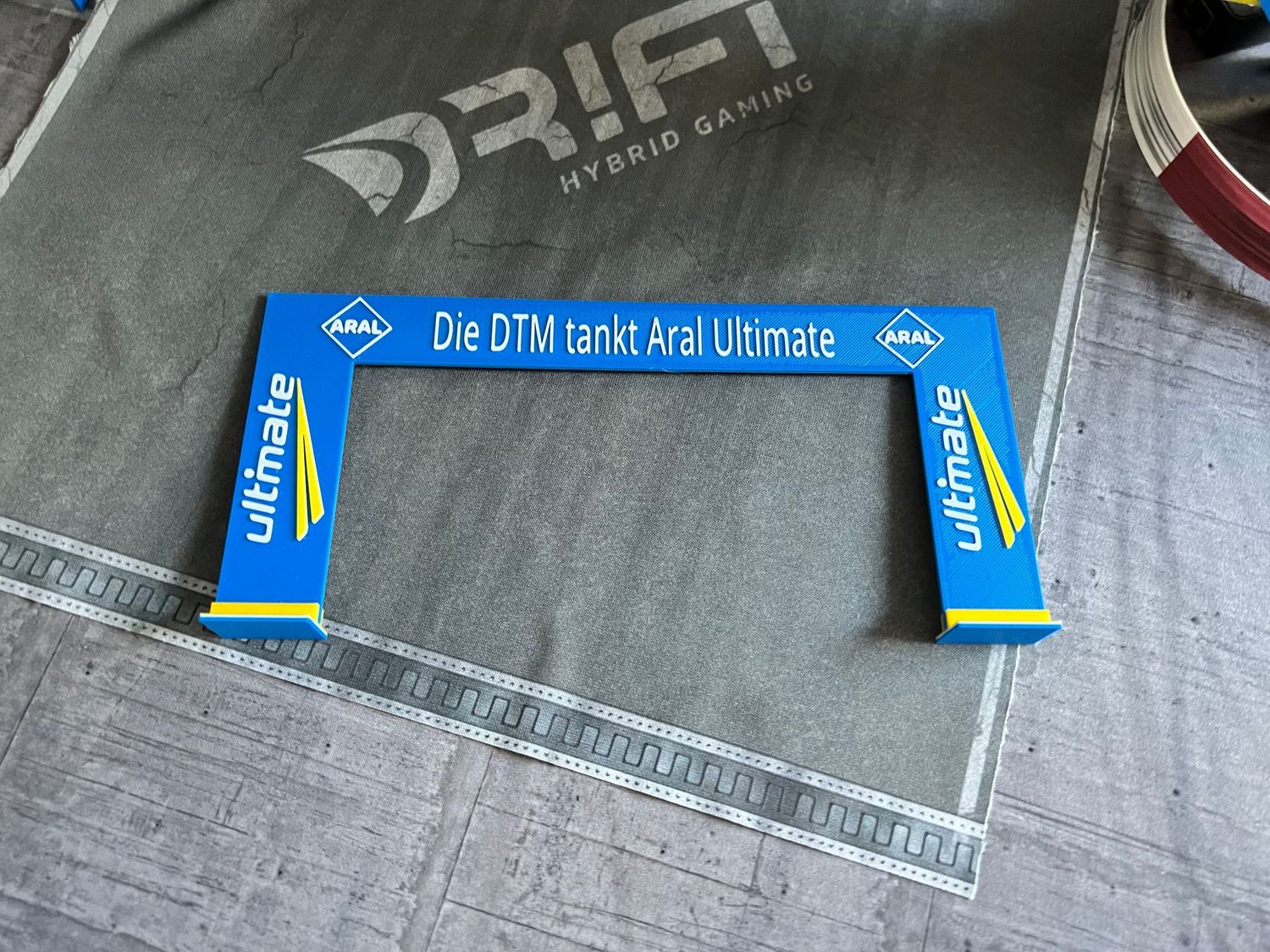 ARAL Box  Pit Lane Banner Nürburgring 1:43