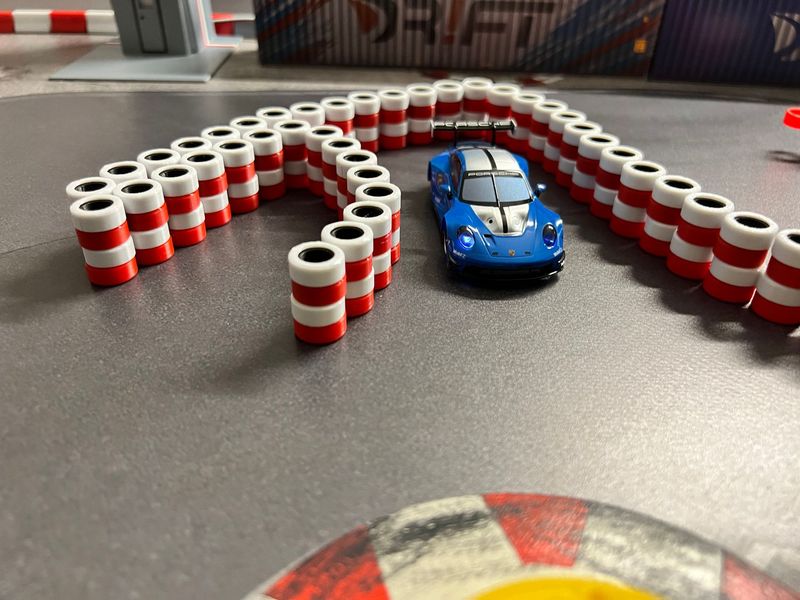 Zubehör Rennstrecke Reifenstapel Reifenstapelkette kompatibel mit Drift Dr!ft Sturmkind 1:43