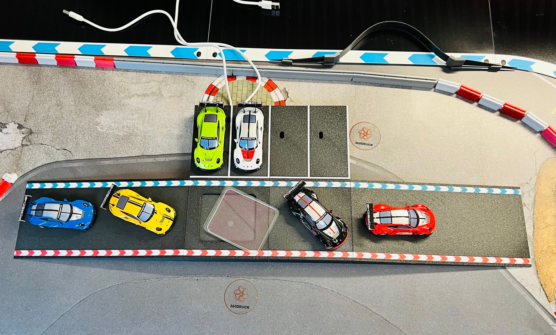 Zubehör HYload Ladestation Ladestraße kompatibel mit Carrera Hybrid 1:50