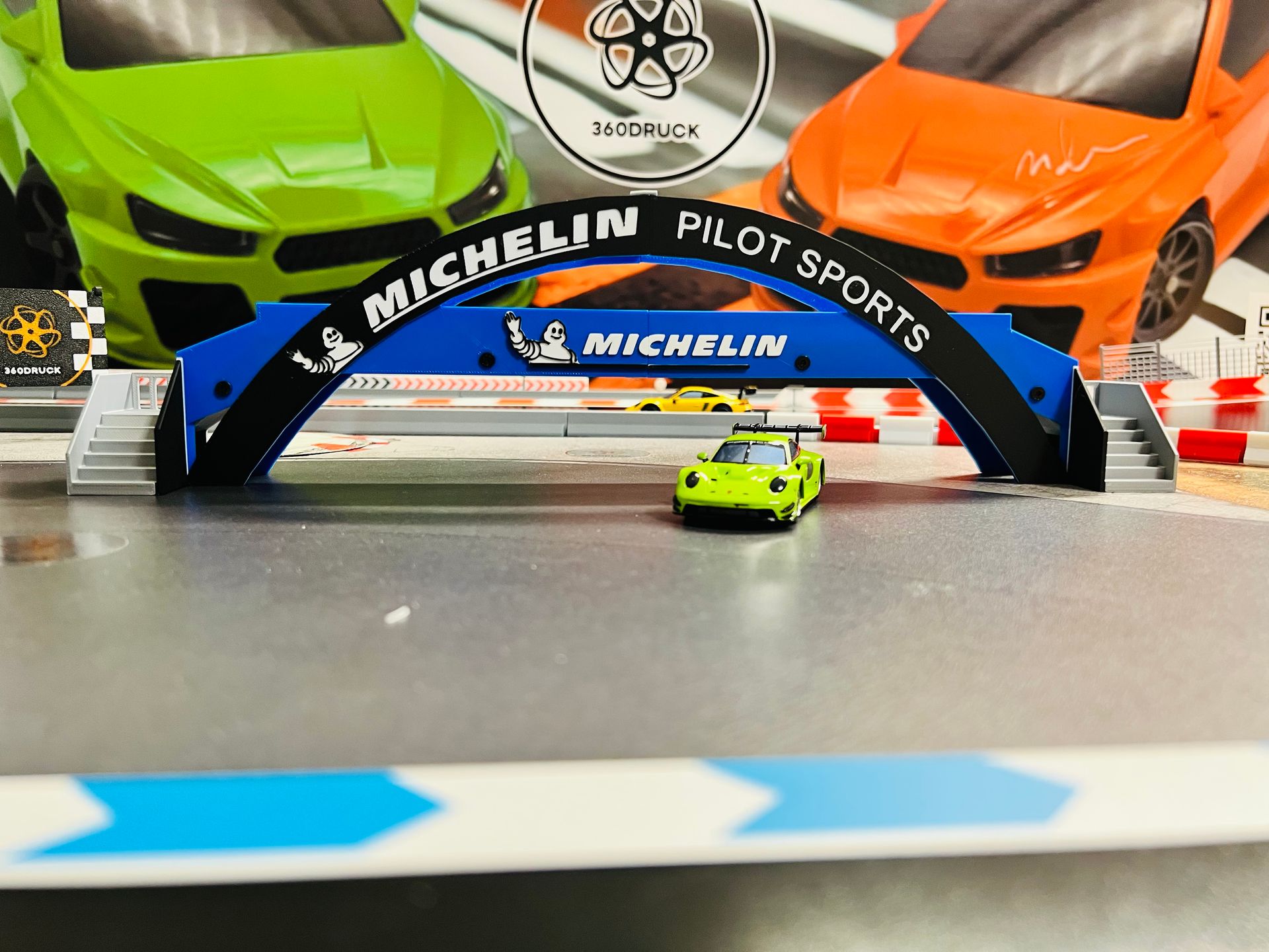 Zubehör Traverse Michelin Nachbildung kompatibel mit Carrera Hybrid 1:50