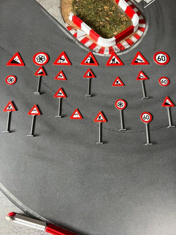 Verkehrsschilder Set (5Stk.) Modellbau für 1:43 Verkehrsschilder Set (5Stk.) Modellbau für 1:43
