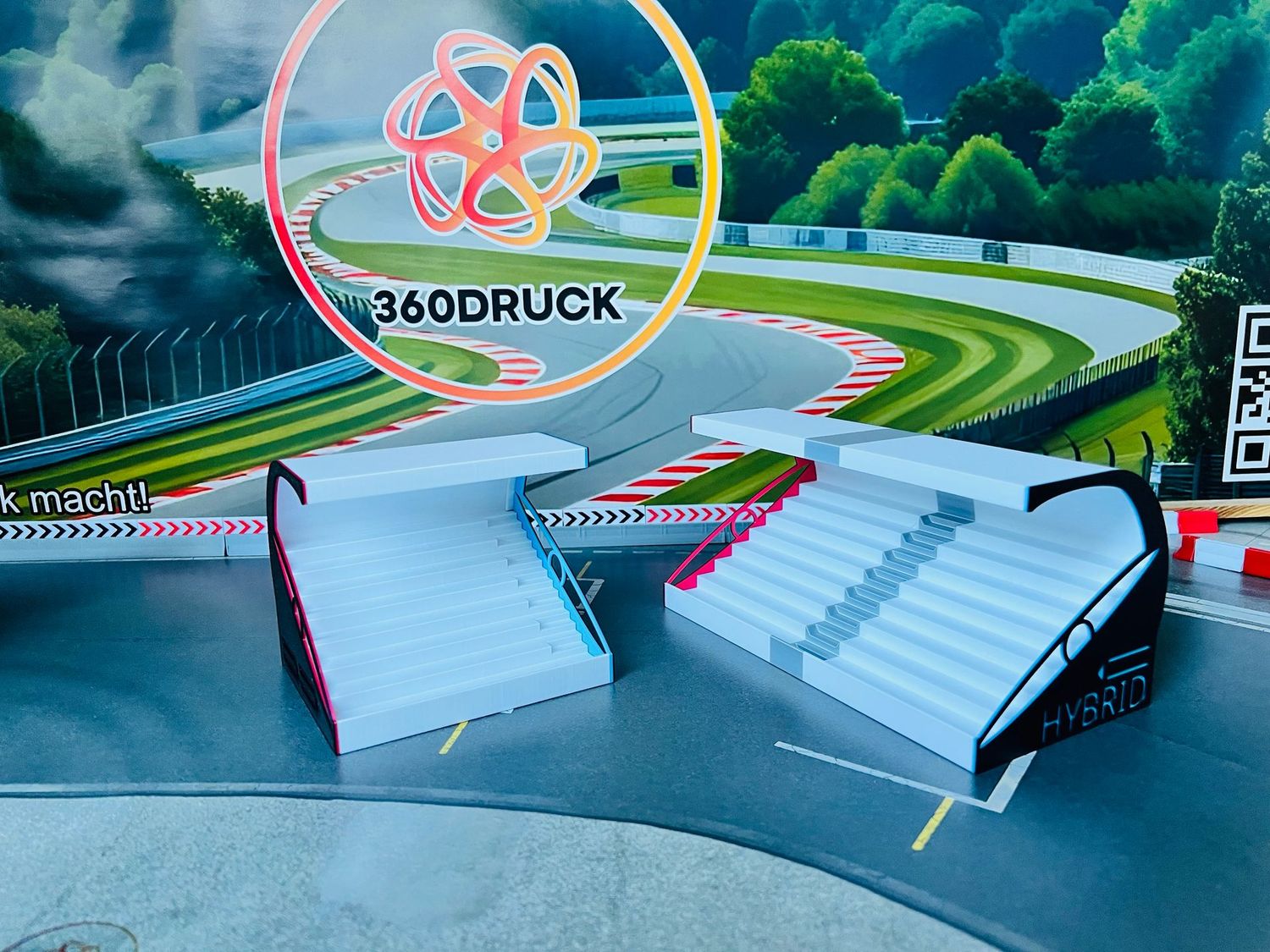 Tribüne Close Hybrid 1:50