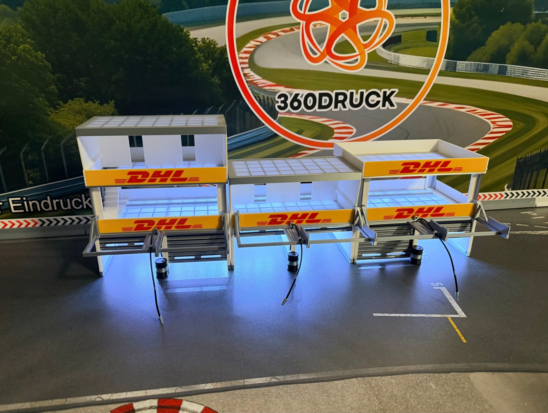 Boxengasse modular mit Werbefläche 1:50