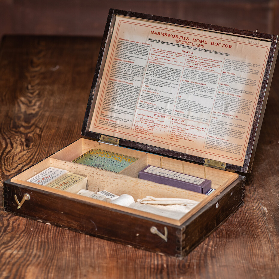 Harmsworth's Home Doctor Emergency Case