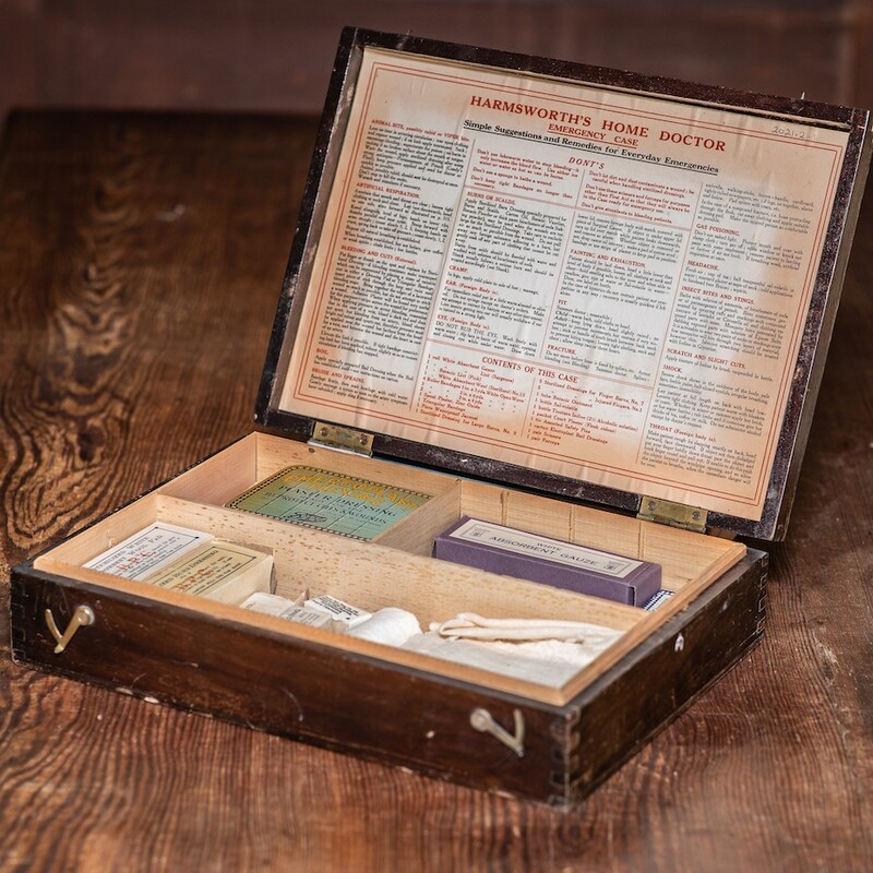 Harmsworth&#39;s Home Doctor Emergency Case