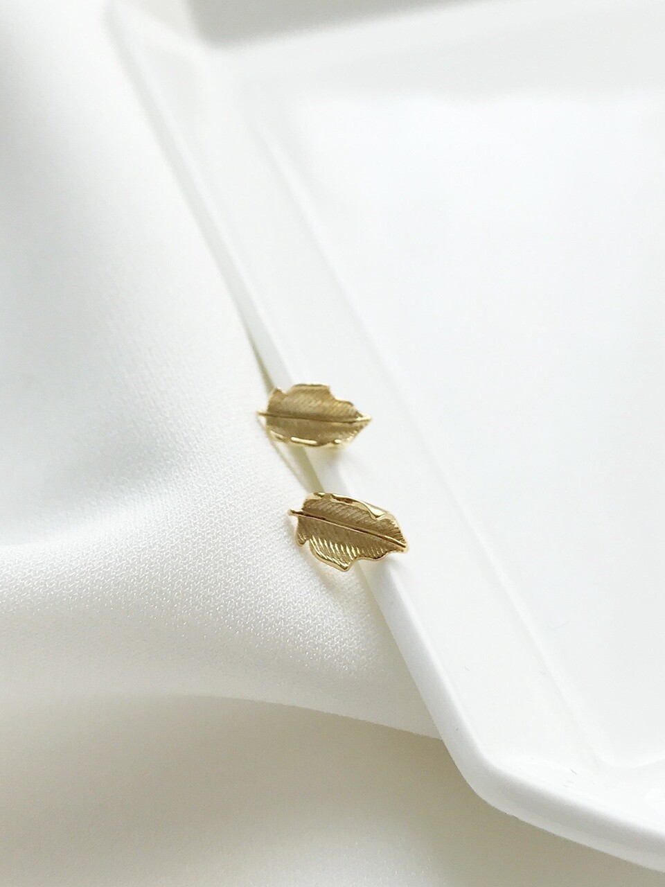 Leaf Studs