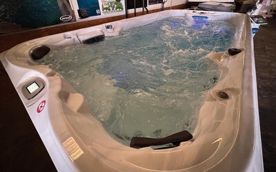 JACUZZI SWIMSPAS