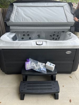 HOT TUBS & JACUZZIS