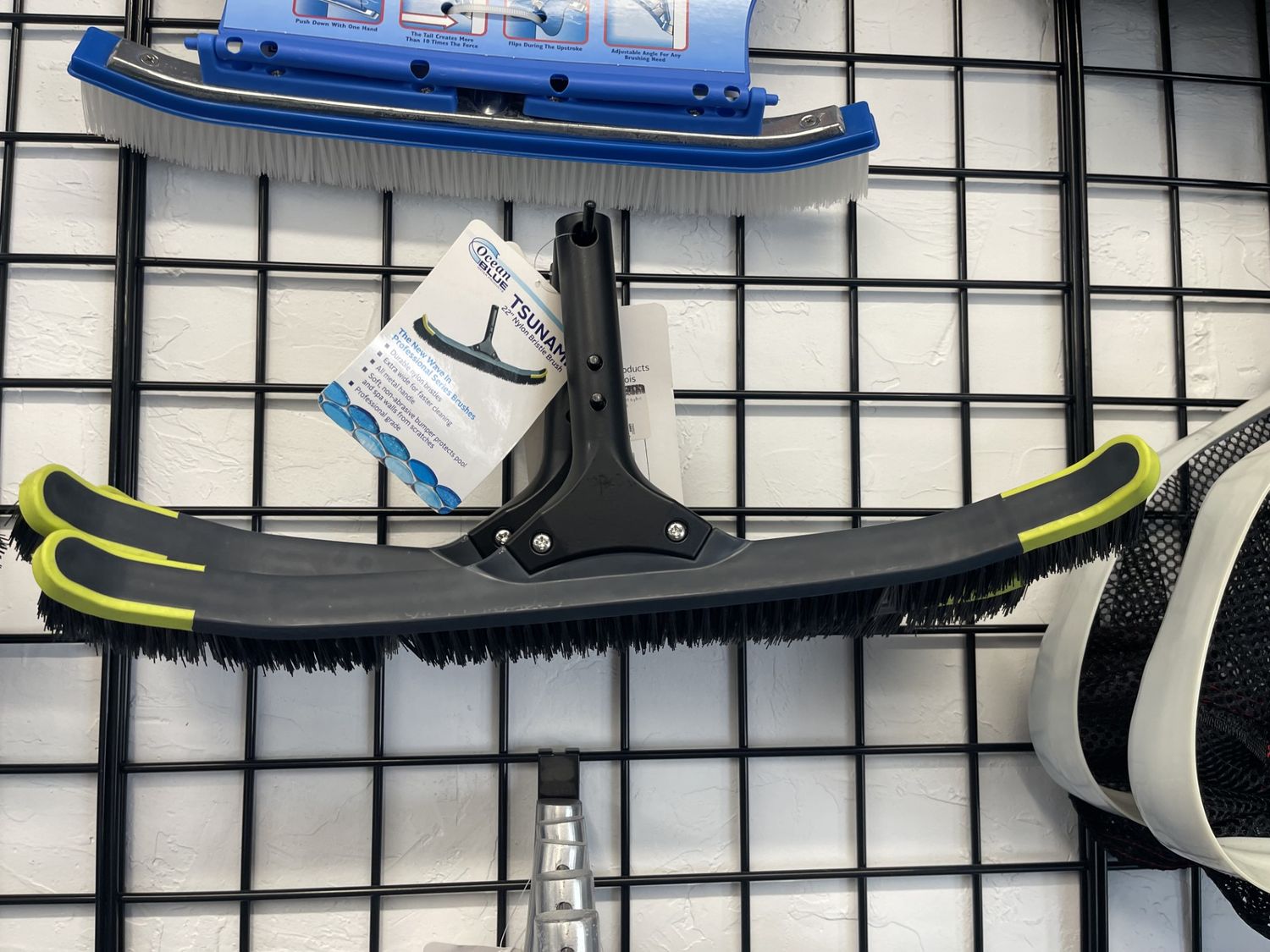 Tools - Brush - 140071 - Tsunami 22" - Nylon 2105