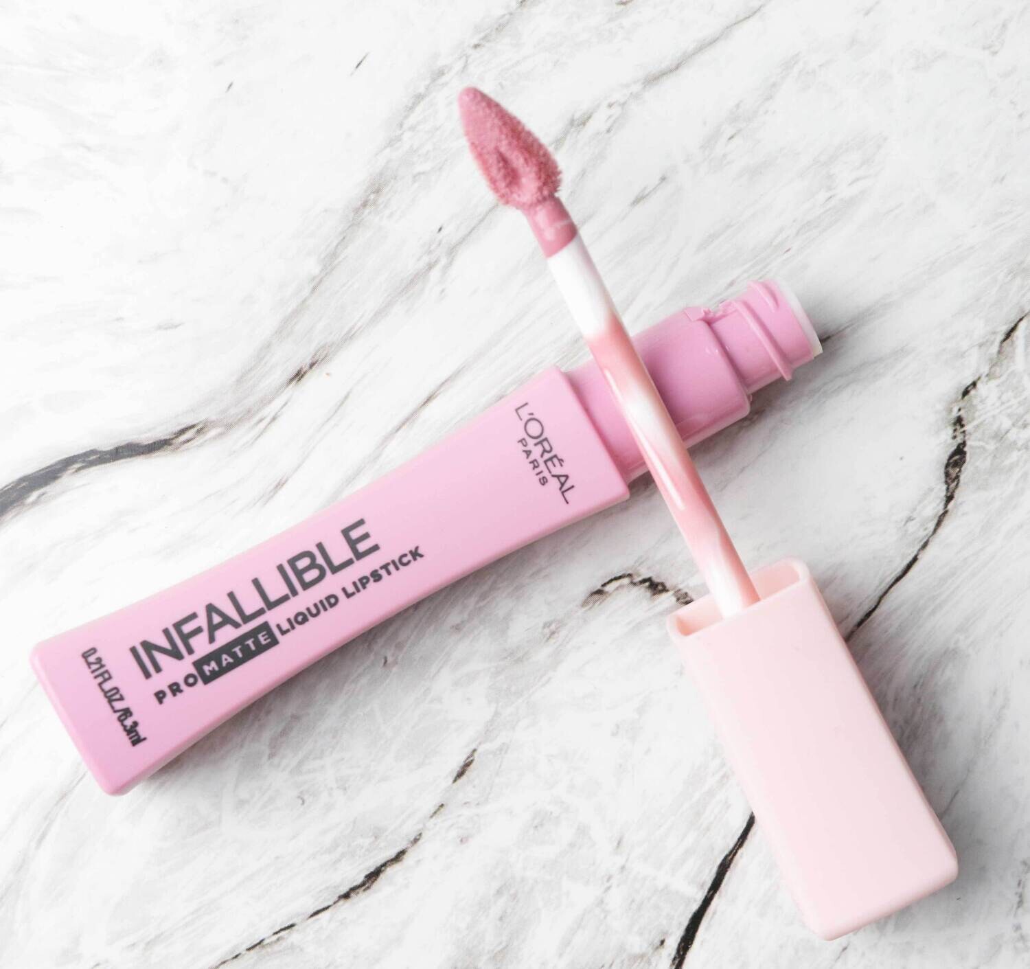 L&#39;Oreal Paris Infallible Pro Matte Les Macarons - Lápiz labial líquido mate perfumado, de alta pigmentación, duradero, impermeable y a prueba de manchas, 0.21 onzas líquidas (Dose of Rose) 818