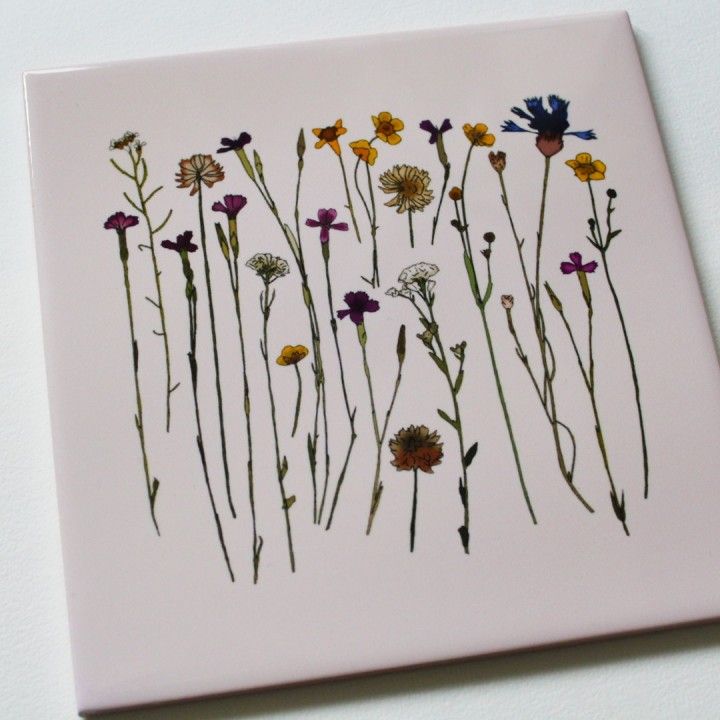 Keramiek tegel met wilde bloemen – peach wanddecoratie
