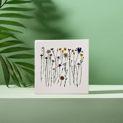 Keramiek tegel met wilde bloemen – peach wanddecoratie