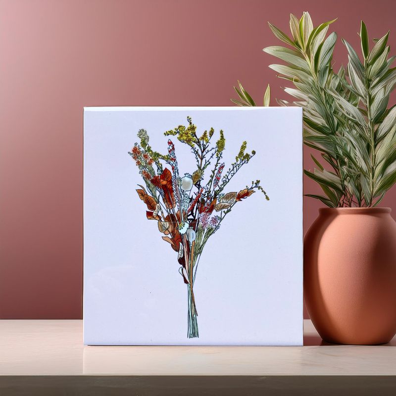 Keramiek tegel met droogbloemen – roze wanddecoratie