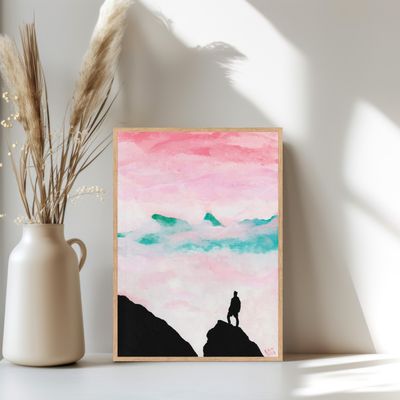 On Top of the Mountain – kunstprint wandelaar op bergtop (A4)