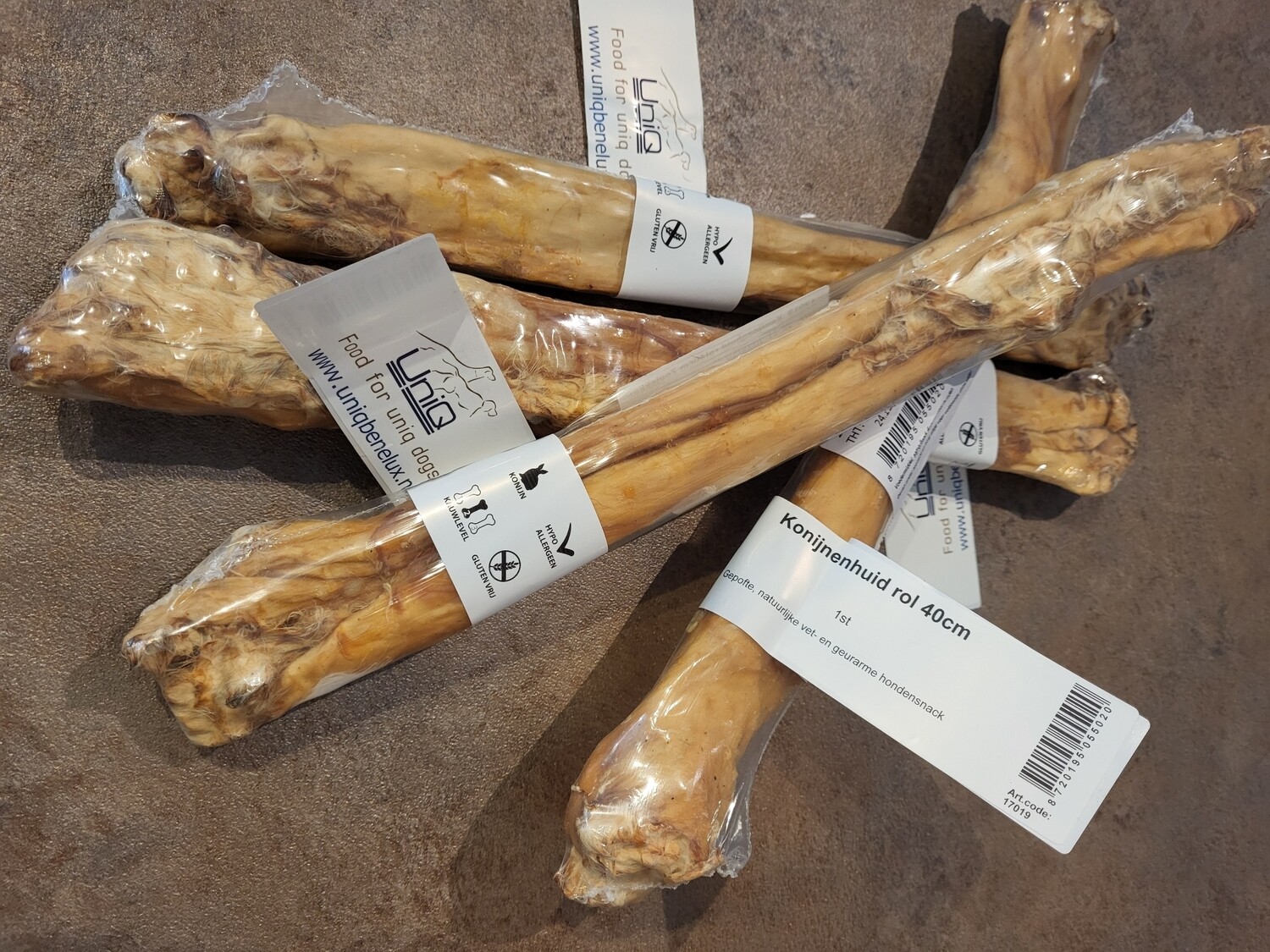 Gedroogde Konijnenhuid rol met vacht 40cm