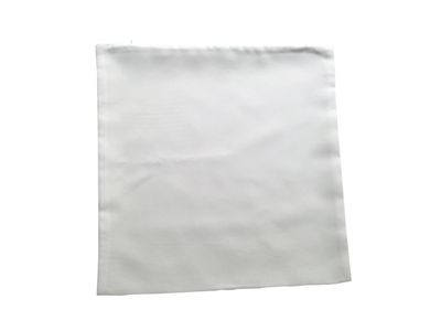 .Deux Housses de coussin carré 35*35cm en tissus blanc texturé  les tarif entre ; 25.00 € à 17.50 €