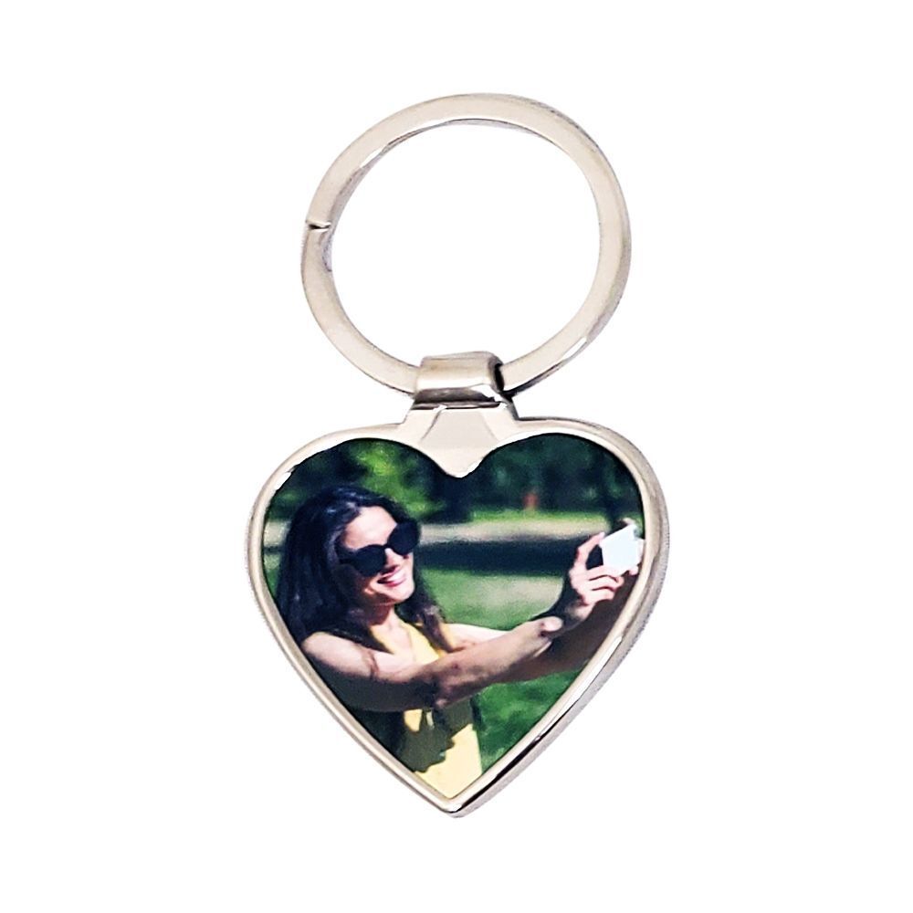 Deux  porte-clés en métal luxe coeur 4 x 3.8 cm  PRIX ENTRE  22.00 e à 15.40 e