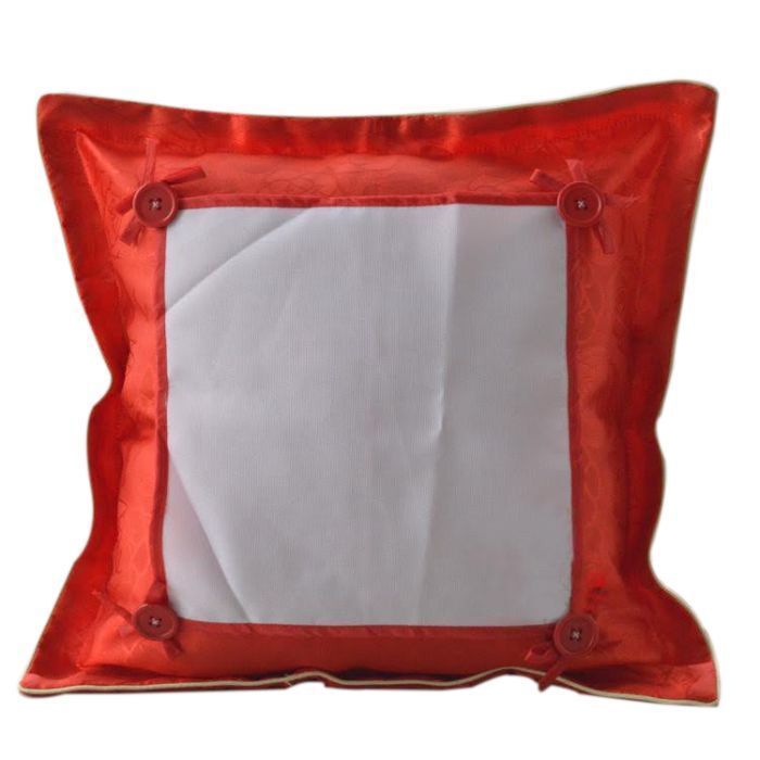 .deux  Housses de coussin rouge avec boutons 38*38cm  PRIX  ENTRE : 28.00€ à 19.60€