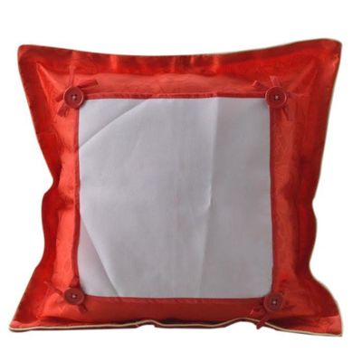 .deux  Housses de coussin rouge avec boutons 38*38cm  PRIX  ENTRE : 28.00€ à 19.60€