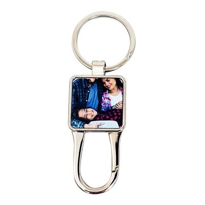 deux   .porte-clés en métal carré avec mousqueton 3 x 7 cm  PRIX ENTRE  24.00€ à 16.80€