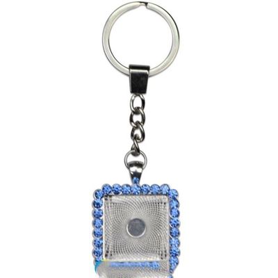 deux   Porte-clés carré en métal argent avec strass bleus et cabochon en verre  PRIX ENTRE  : 21.00€ à 17.70€