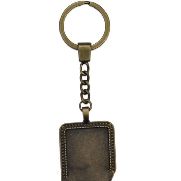 N° 37   deux  porte-clés en similicuir 2.2 x 6.5 cm avec rectangle en métal double face sublimable Porte-clés carré en métal bronze avec cabochon en verre  PRIX ENTRE   : 21.00€ à 17.70€