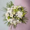 Bouquet du fleuriste blanc Les fleurs blanches sont associées à la beauté, la perfection, le respect et la pureté. Elles sont des incontournables des cérémonies, mariages ou des anniversaires. tarif